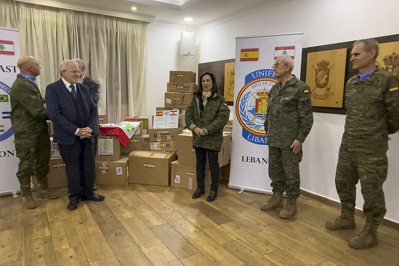 La ministra Robles visita a los soldados de la Brigada X en Líbano