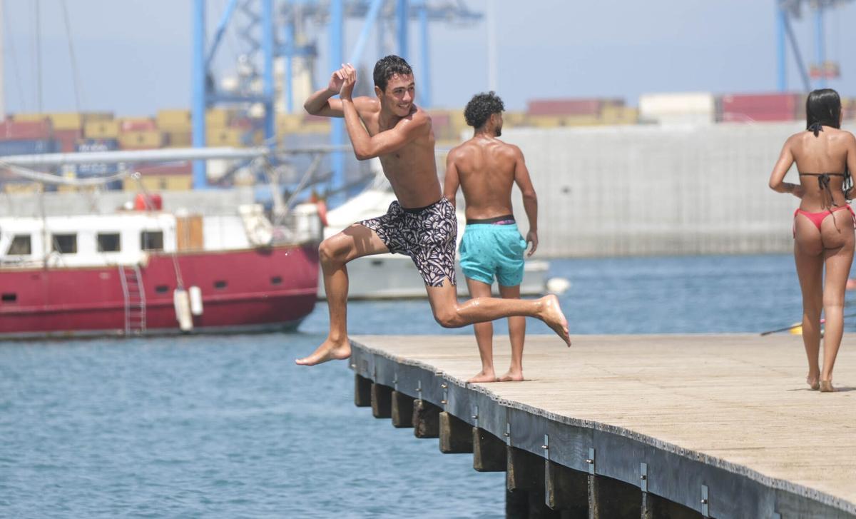 Calor en la playa de Alcaravaneras (07/07/26)