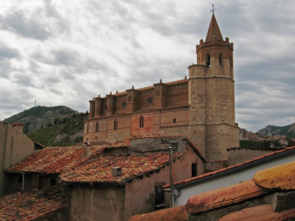 La Iglesia de Santiago el Mayor de Montalbán es una gran obra de estilo gótico y mudejar. 