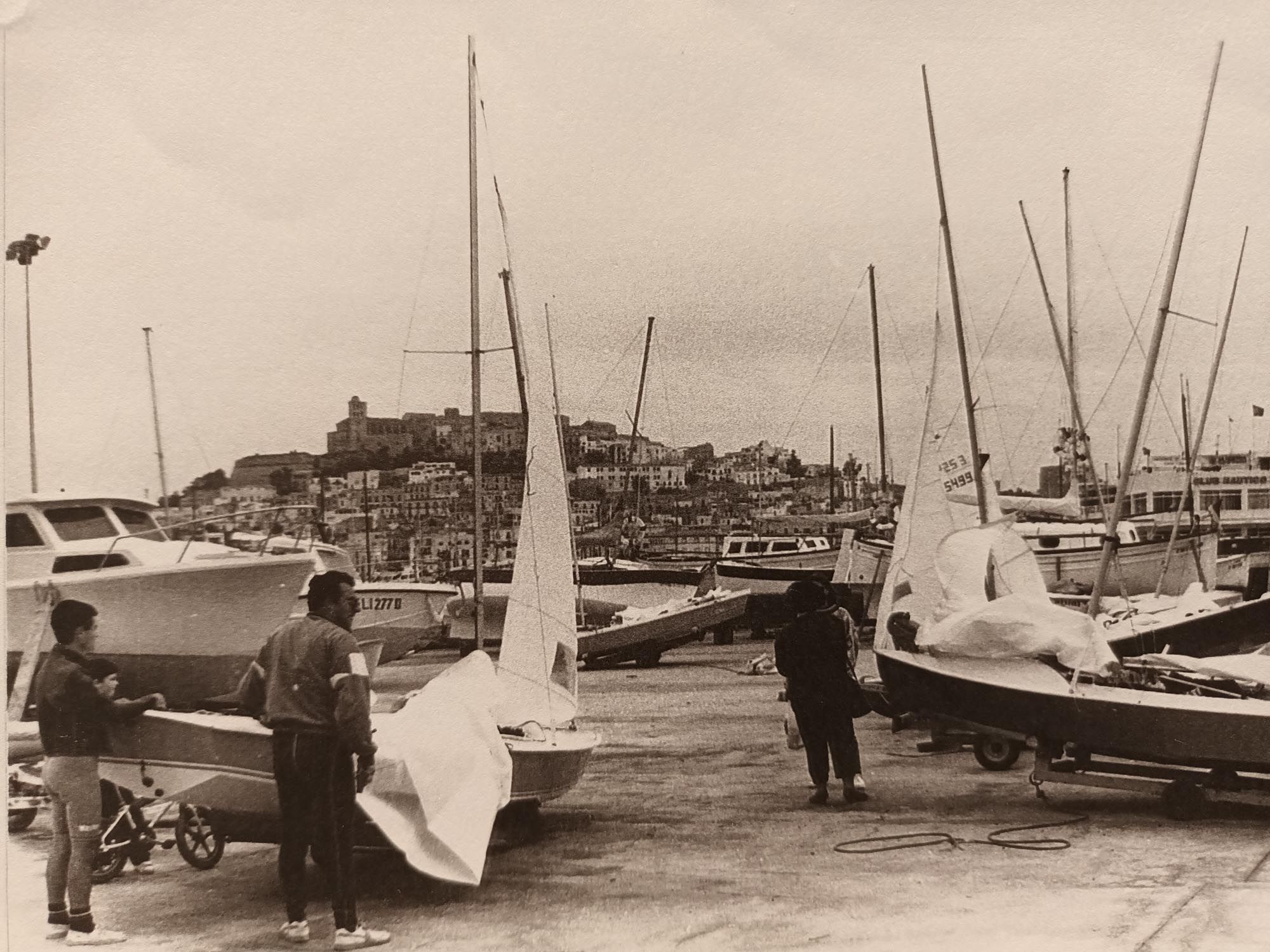 Snipes fabricados en Ibiza (1945).