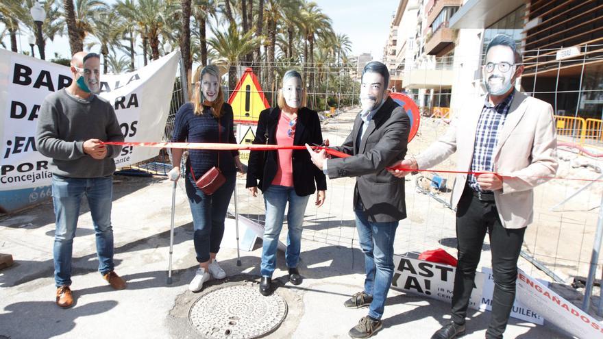 Los hosteleros de la Explanada celebran la inauguración ficticia de las obras del paseo que llevan dos meses de retraso