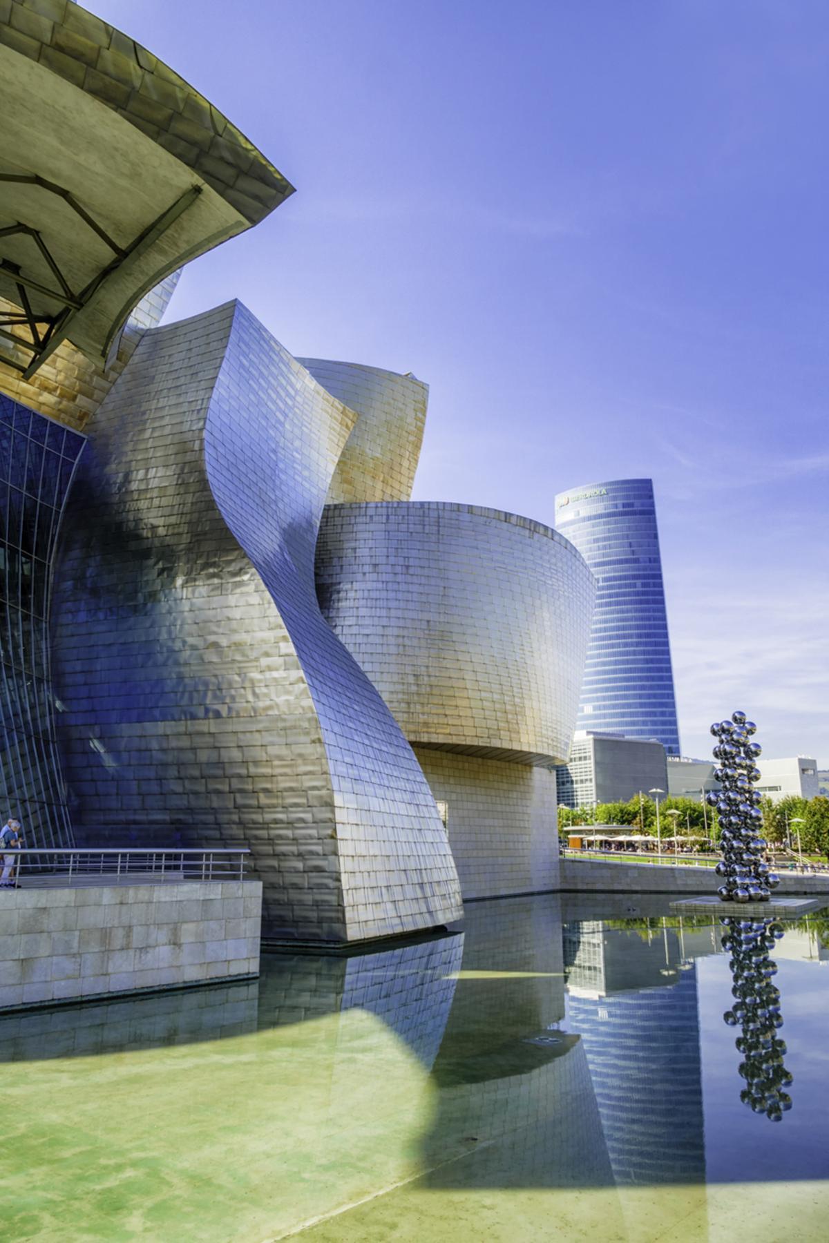 Museo Guggenheim y la Torre Iberdrola, Bilbao