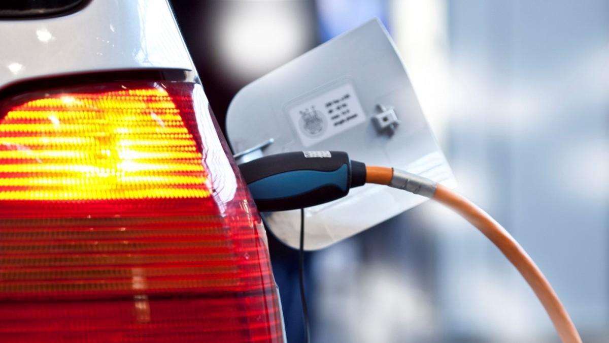 ¿Cuánto cuesta instalar un punto de recarga de coche eléctrico en casa?