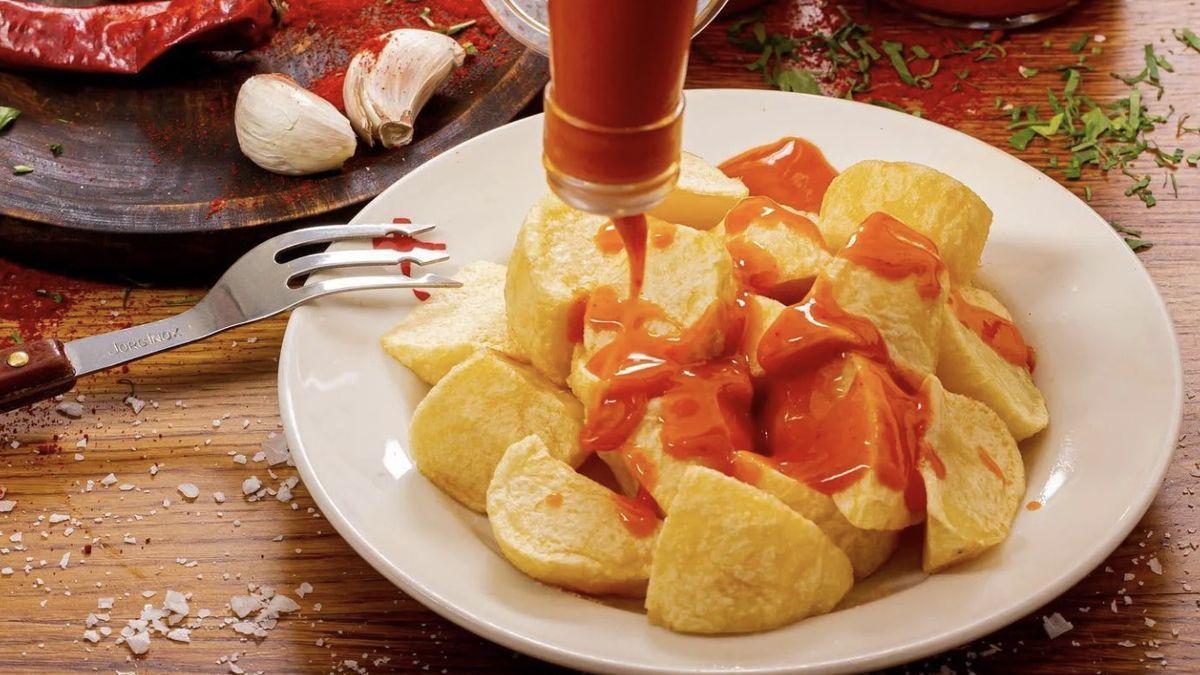 Patatas bravas.