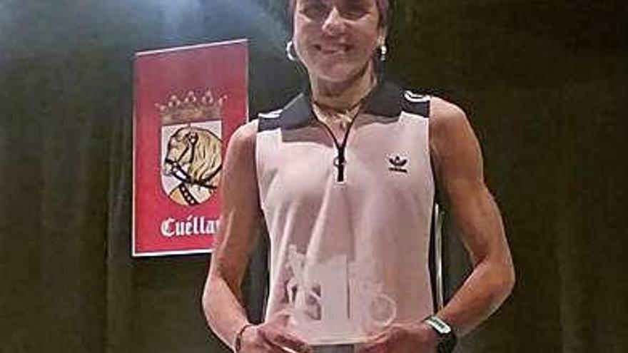 Pepa García recibe el premio a su gran temporada en la Gala Regional