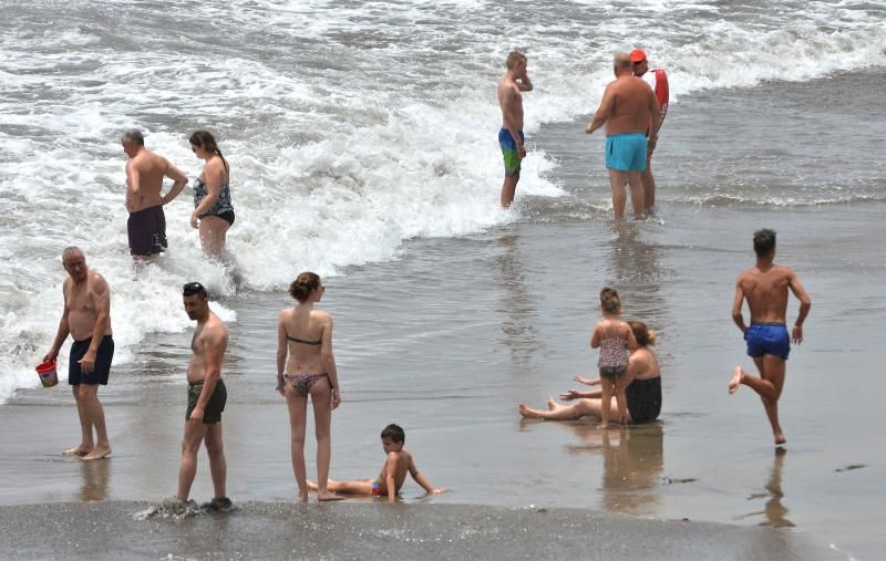 11/07/2018 SAN AGUSTÍN, SAN BARTOLOMÉ DE TIRAJANA. Calor en la playa de Las Burras. SANTI BLANCO  | 11/07/2018 | Fotógrafo: Santi Blanco