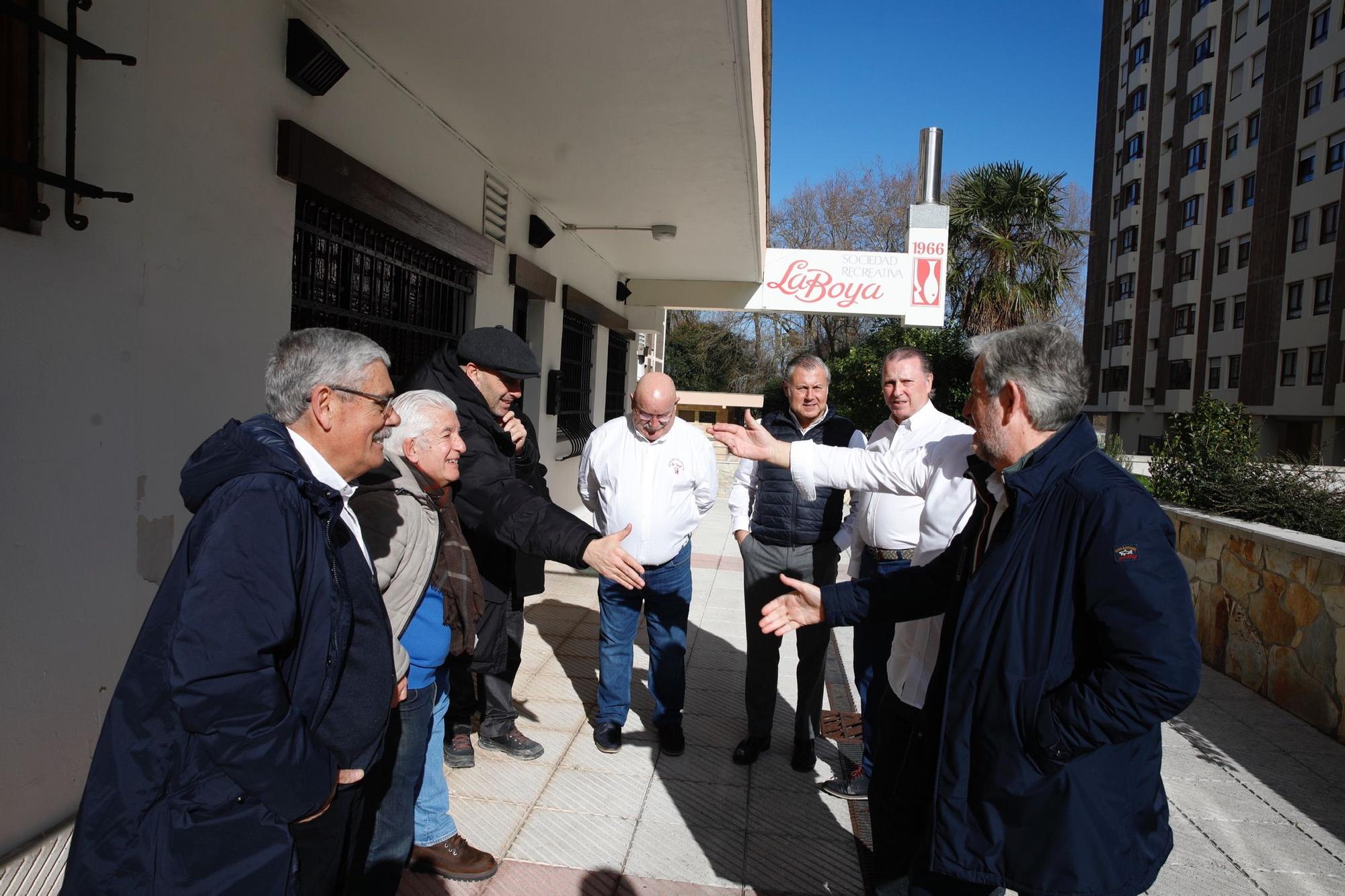 En imágenes: El candidato del PSOE visita la sociedad gastronómica la Boya