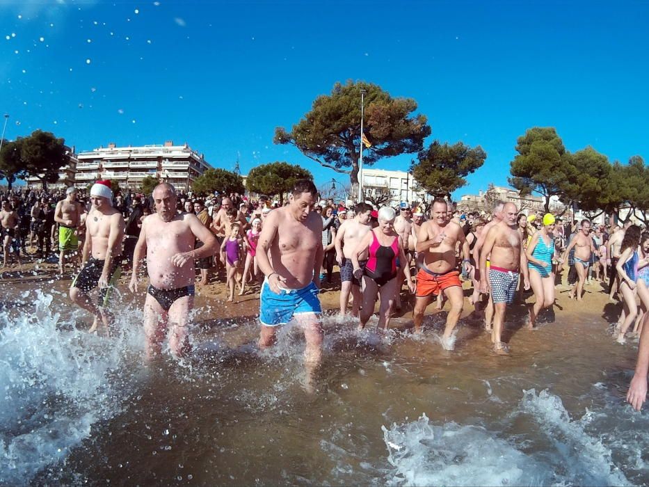 Primer Bany de l'Any a Sant Feliu de Guíxols