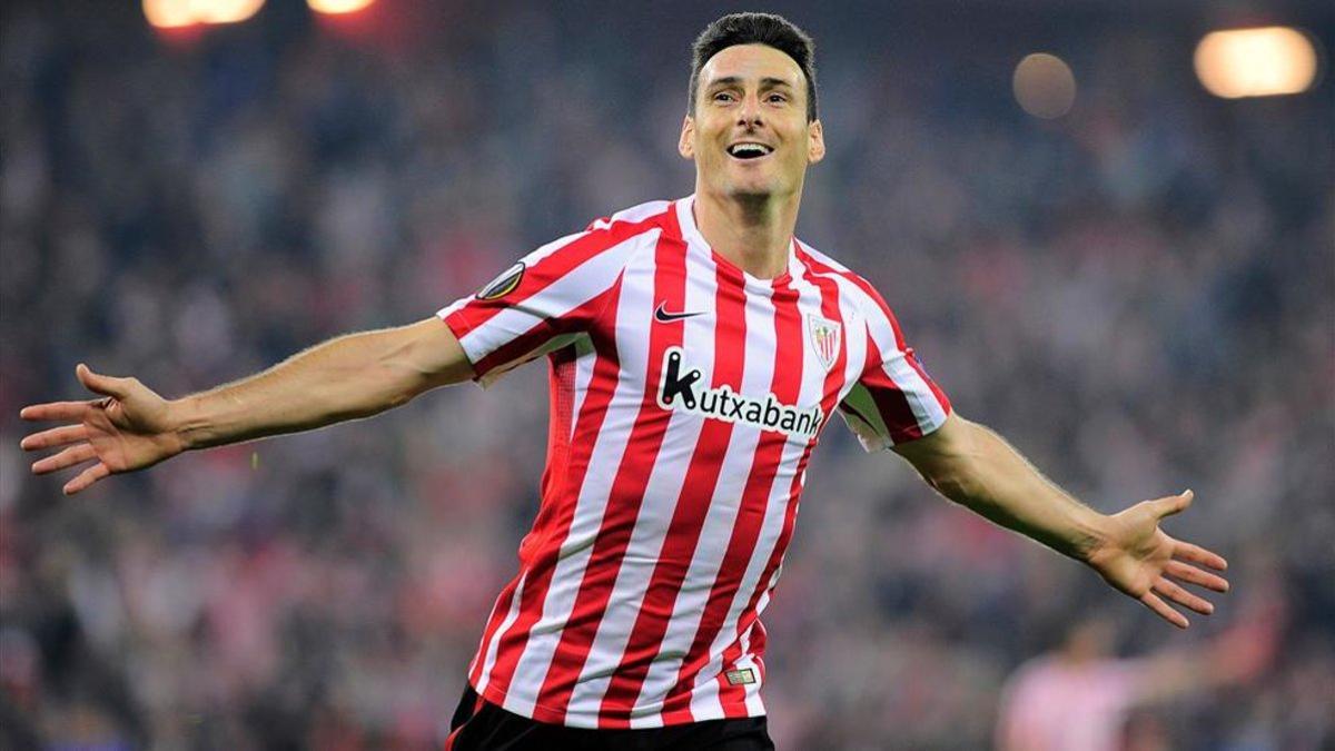 Aduriz celebra uno de sus últimos tantos con el Athletic