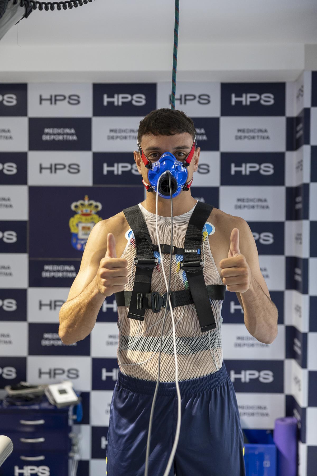 Reconocimiento médico de jugadores de la UD Las Palmas en el Hospital Perpetuo Socorro