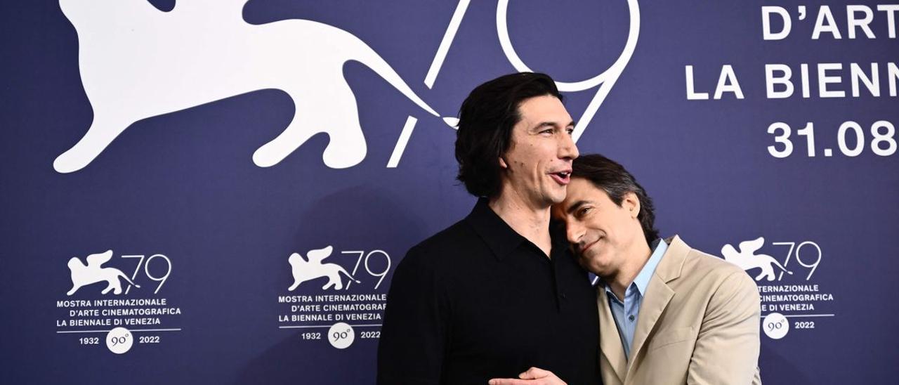 Adam Driver y el director Noah Baumbach, en la presentación de la película ’Ruido de fondo’, en la Mostra de Venecia, este miércoles.