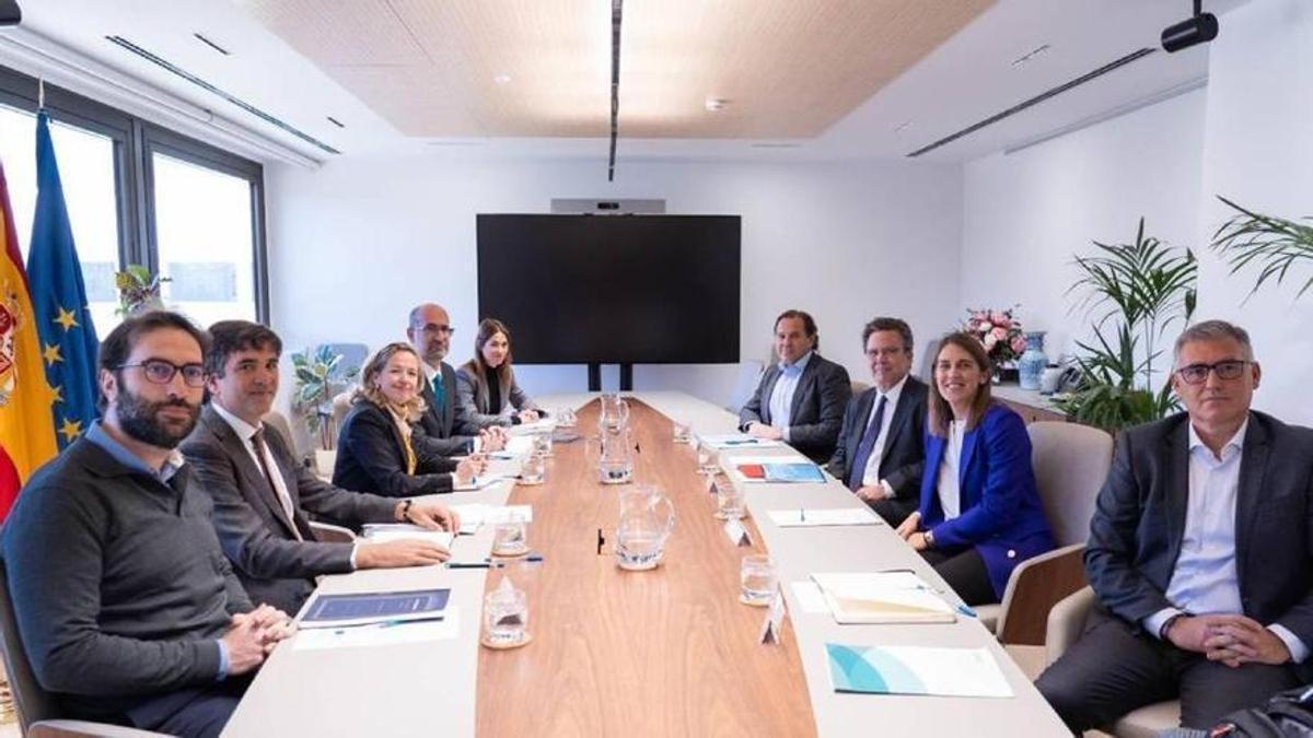 La vicepresidenta económica, Nadia Calviño, en una reciente reunión con la cúpula del FROB y la Sareb.