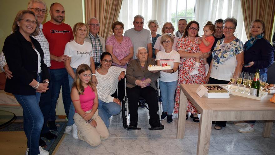 Así se homenajea a los vecinos centenarios de Valga