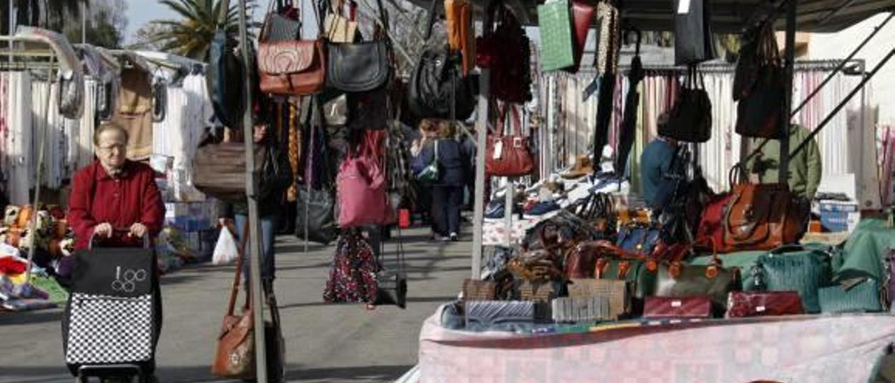 El alcalde de Alzira plantea que el mercado semanal alterne cada seis meses entre 2 barrios