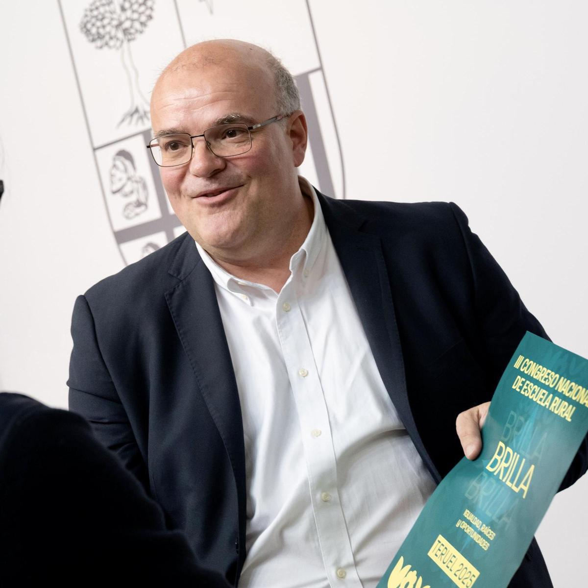 El director general de Personal, Formación e Innovación, José María Cabello, en la presentación del III Congreso Nacional de Escuela Rural.