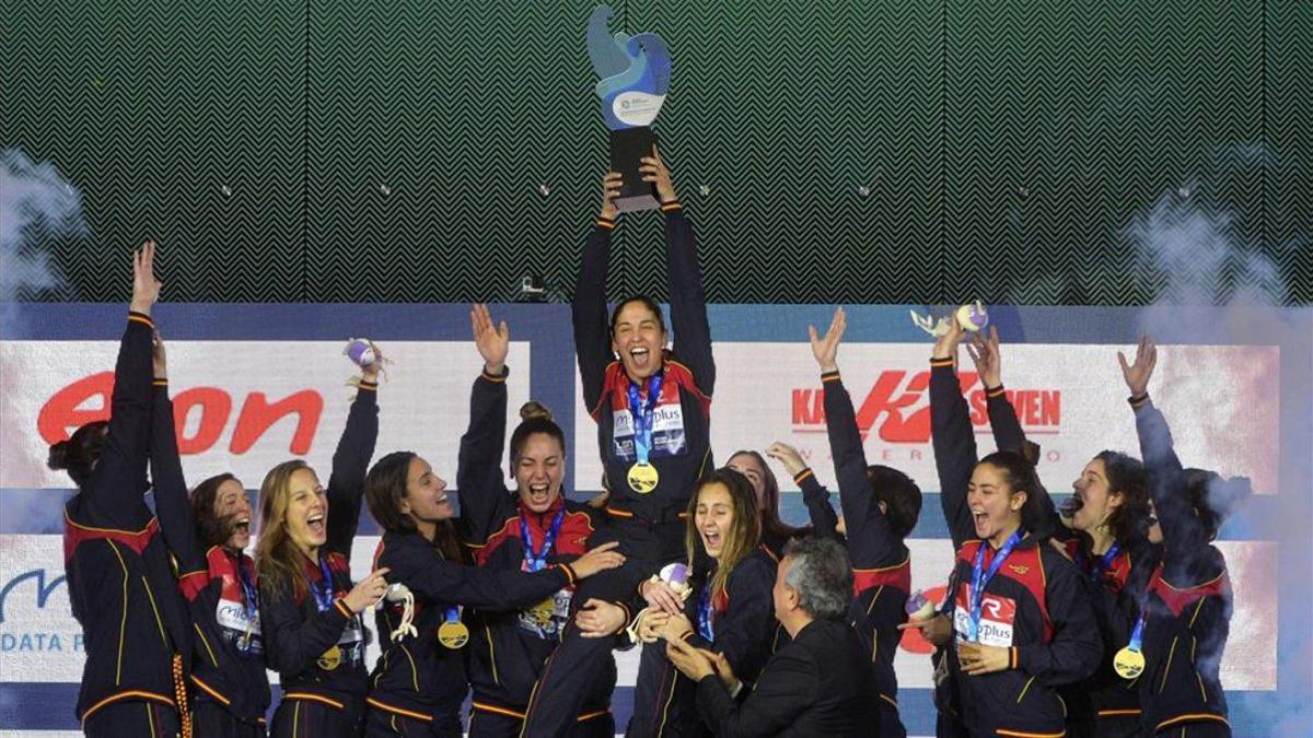 Las chicas de Miki Oca celebran a lo grande el título de campeonas de Europa