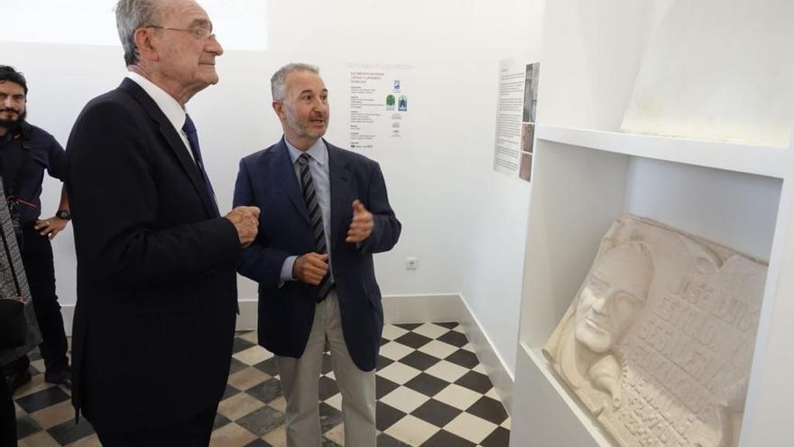 El alcalde, Francisco de la Torre, y el profesor de la UMA Franciso Rodríguez Marín.