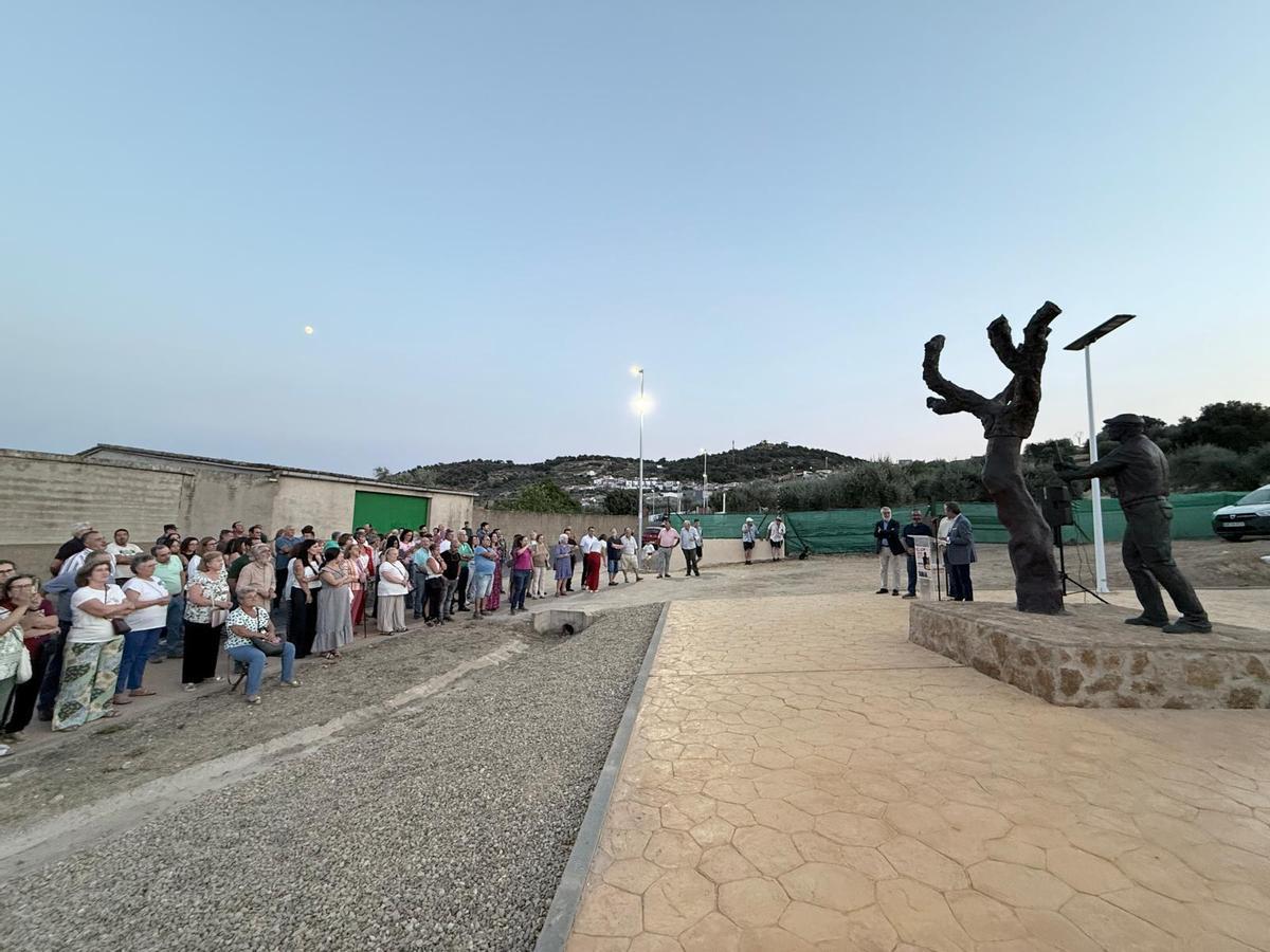 Alcuéscar inaugura el Rincón del Corchero para honrar su legado artesanal y sus generaciones
