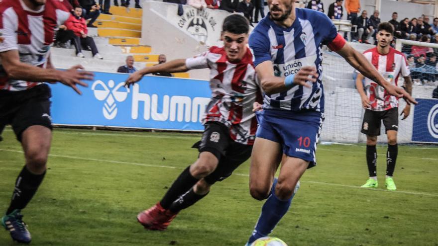 El delantero del Alcoyano Óscar Díaz en un partido en El Collao