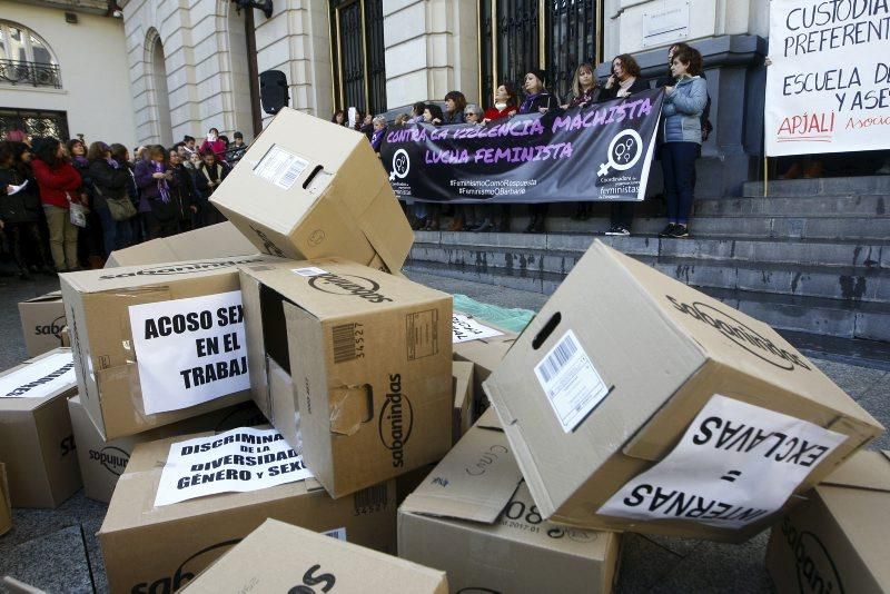 Manifestación contra la violencia machista en Zaragoza