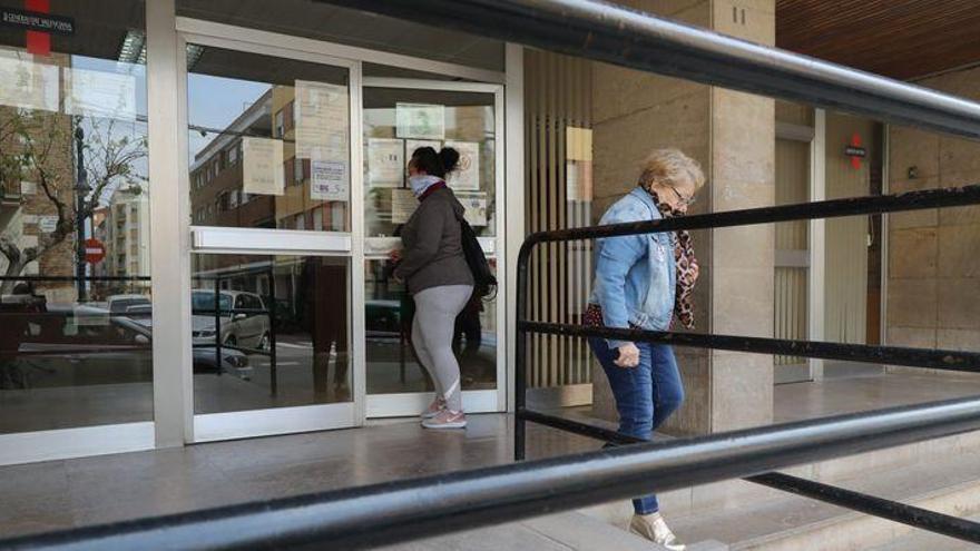 Así será la atención en los centros de salud de Castellón: consultas telefónicas y tres pacientes en la sala de espera