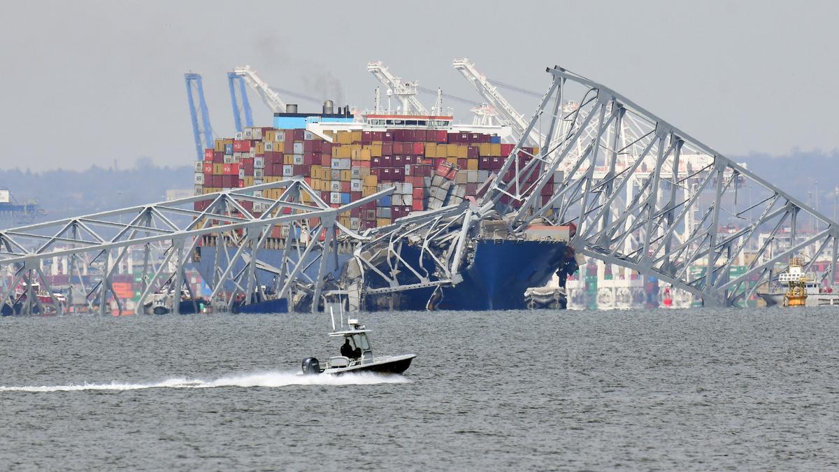 Recuperan los cuerpos de dos de los desaparecidos tras el derrumbe del puente de Baltimore