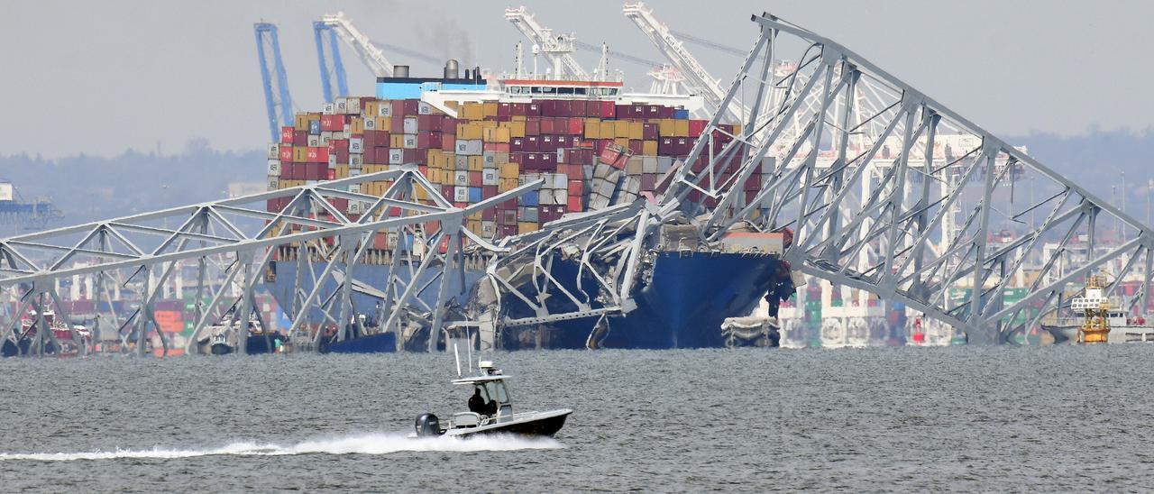 Recuperan los cuerpos de dos de los desaparecidos tras el derrumbe del puente de Baltimore