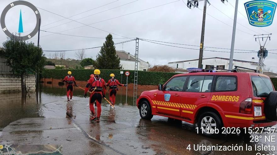 Fotogalería | Nuevo desalojo en La Isleta por la crecida del Alagón en Coria