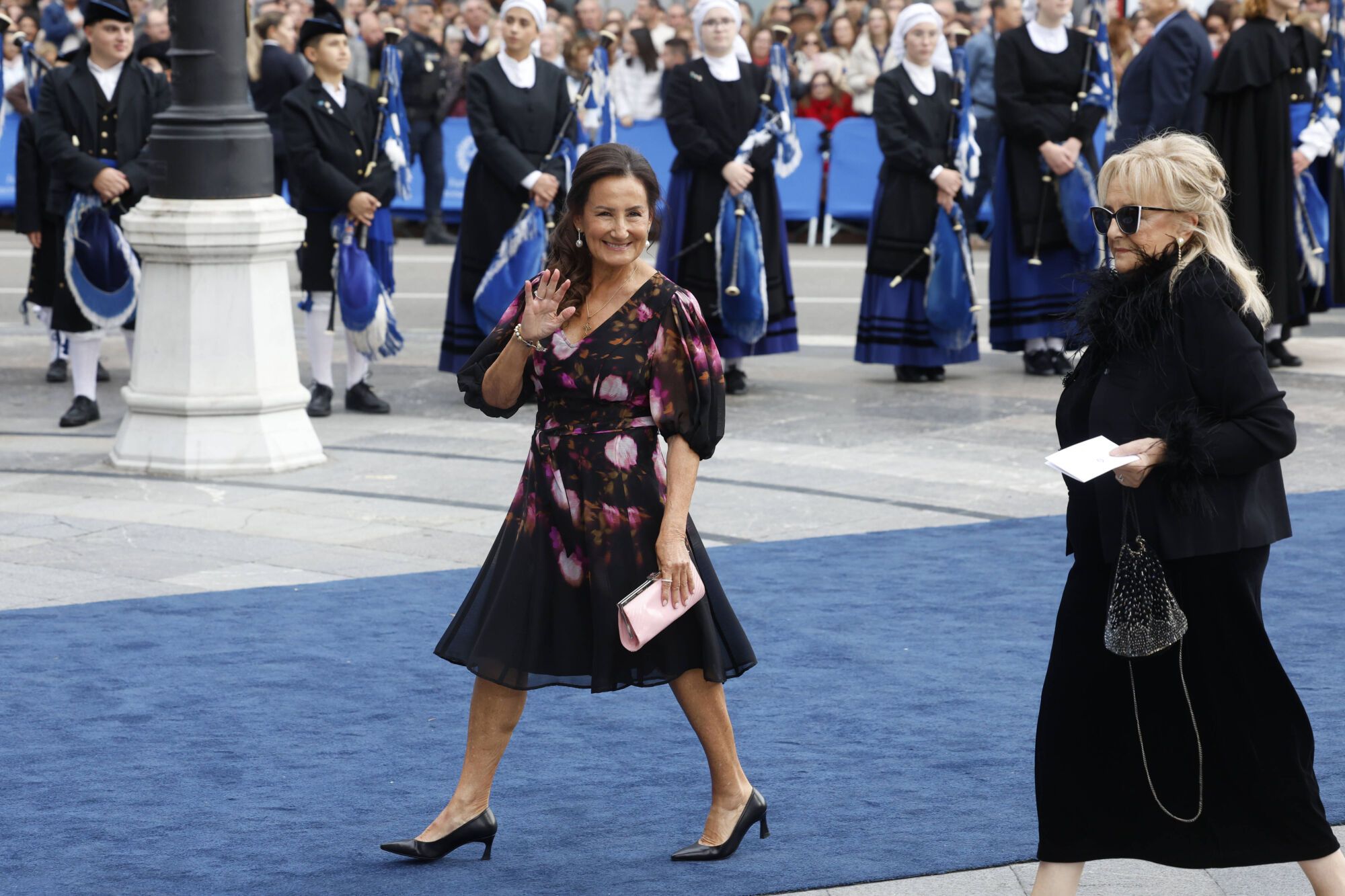 Así fue la llegada de los invitados a los premios "Princesa de Asturias" y su paso por la alfombra azul