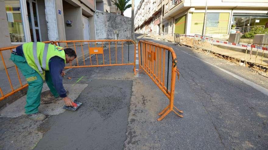 Comienza la reparación de la calle La Perla, en Portonovo - Faro de Vigo