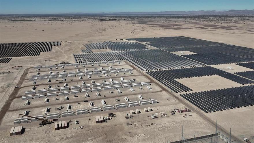 Solar Steel construye un parque solar en Chile que incluye baterías para almacenamiento energético