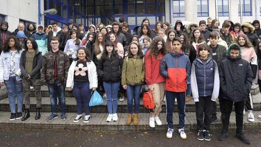 Foto de familia de los participantes en el hackaton en la Casa da Cultura de Silleda. // Bernabé/Javier Lalín