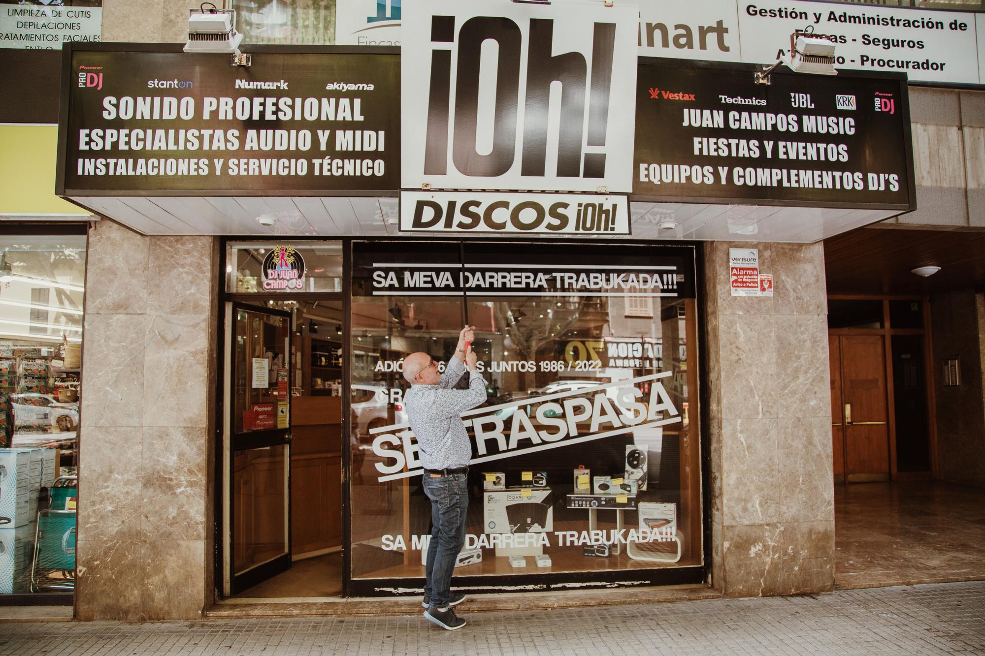 Juan Campos dice adiós a su tienda de discos