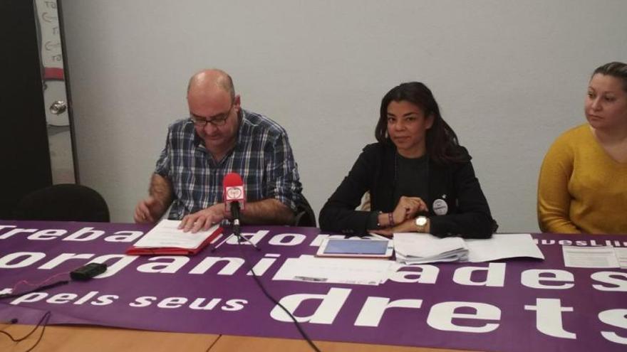 José María Ruiz Olmos (CC OO), Yaissel Sánchez y Yolanda Díaz (UGT) en la rueda de prensa de ayer