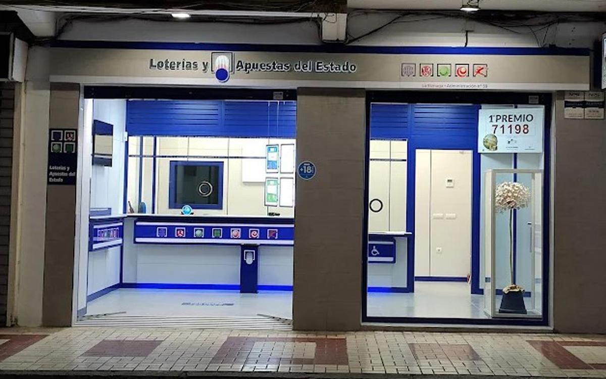 Administración de Loterías número 59 de Málaga, situada en la calle Mármoles, 41