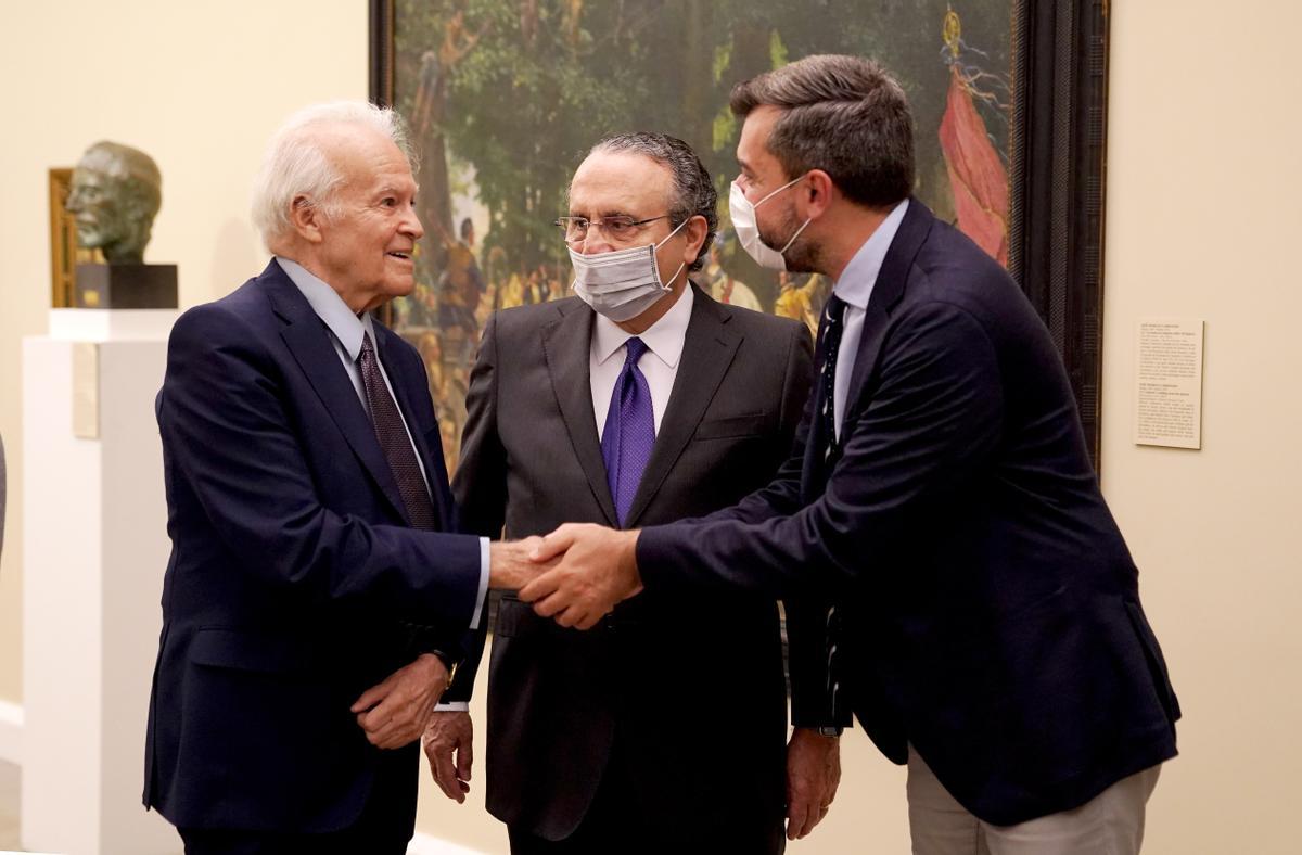 Matías Díaz Padrón y el presidente de Prensa Ibérica, Javier Moll, en el acto de presentación de 'Escrito sobre Rubens'.