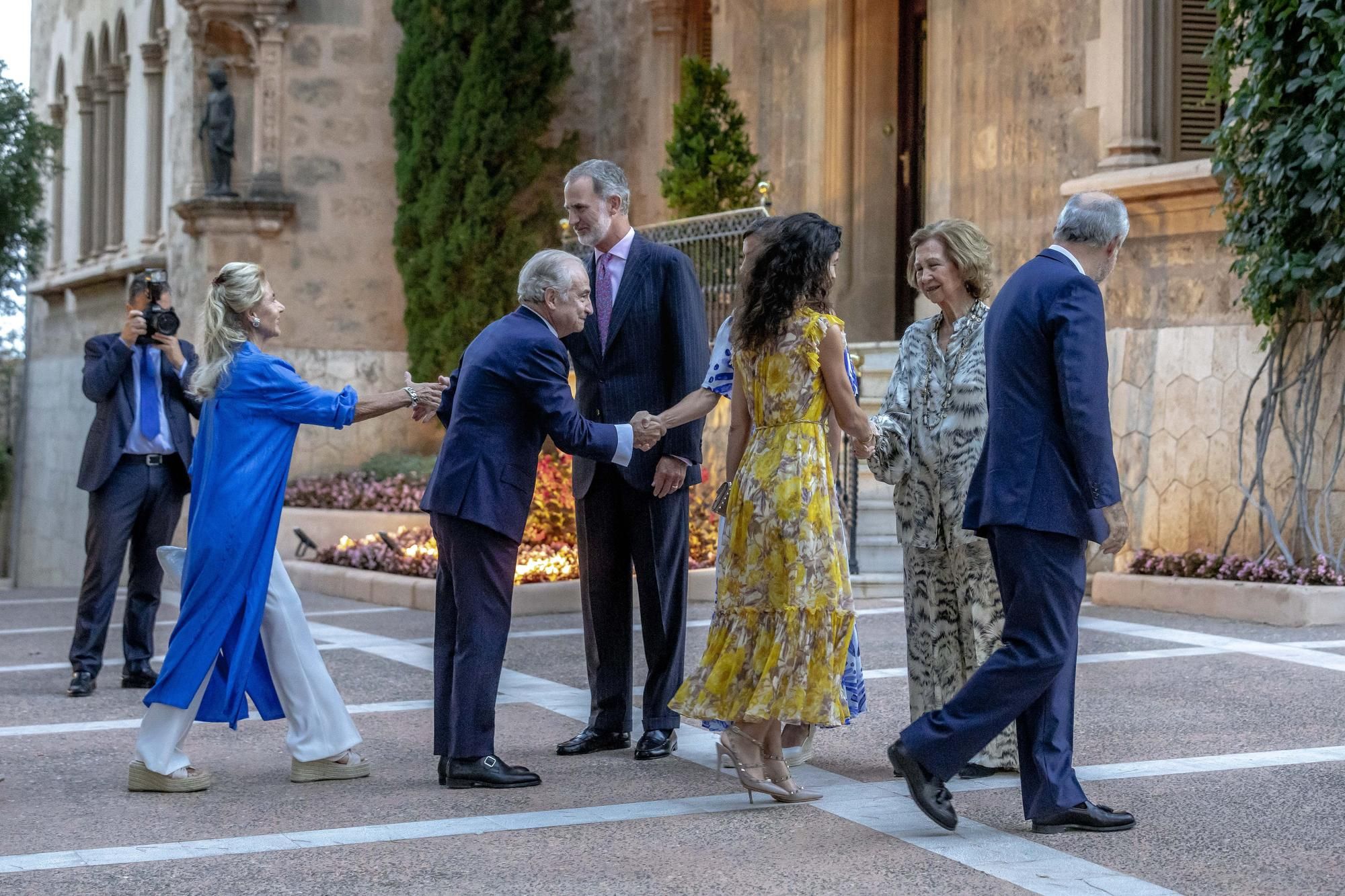 Felipe VI., Letizia und Sofía empfangen ihre Gäste im Marivent-Palast auf Mallorca