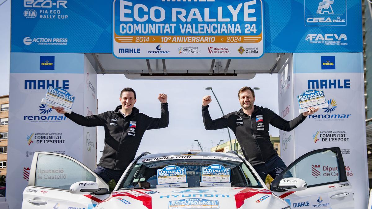 Los checos Michal Zdarsky y Jakub Nabelek, gandores del Eco Rallye.