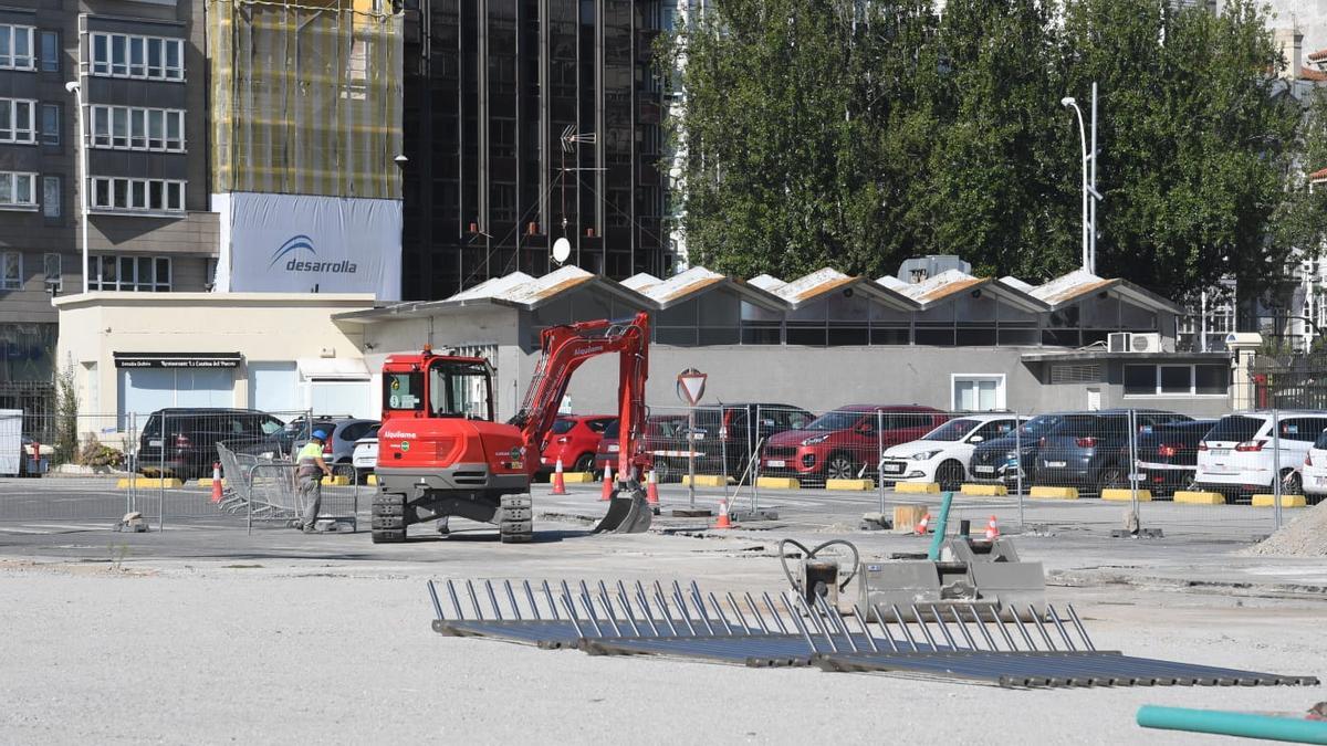 Comienzas las obras para demoler la cantina del Puerto y abrir un acceso peatonal al muelle de Calvo Sotelo.