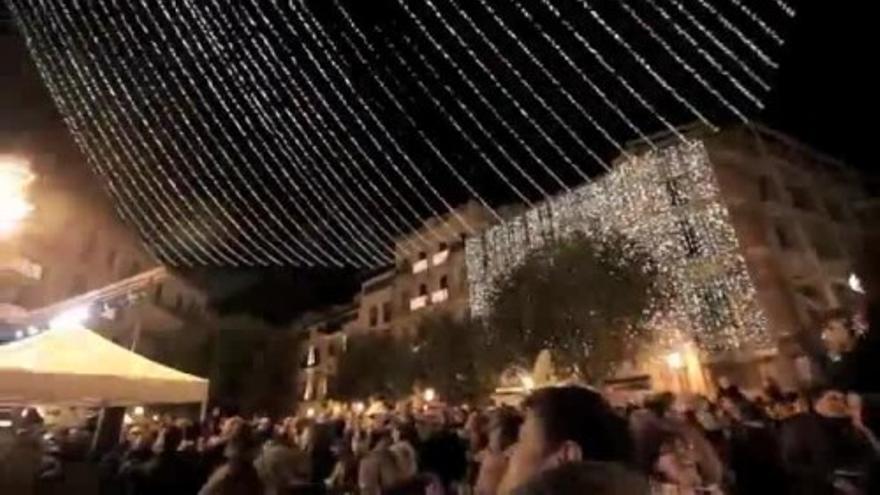 Palma knipst die Weihnachtsbeleuchtung an