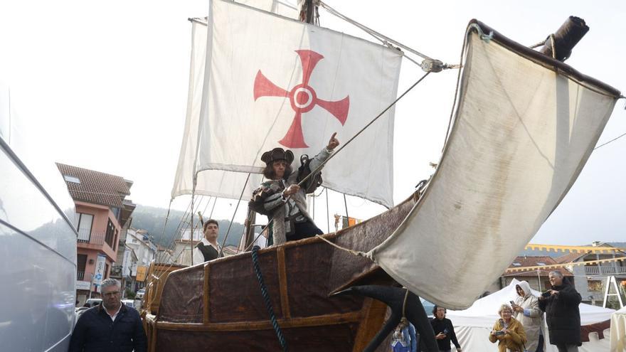 Colón desembarca en Combarro a bordo de la Santa María.
