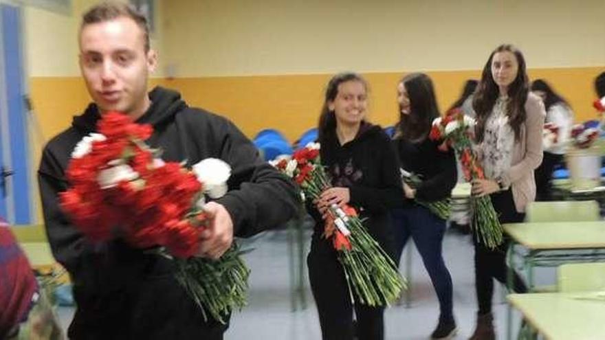 Tres imágenes de la celebración de San Valentín en el instituto Los Valles de Camarzana.