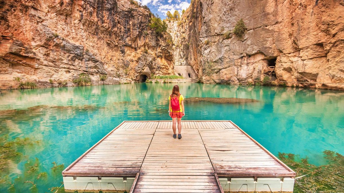 La piscina natural que se presenta como la alternativa ideal si huyes de las aguas turquesas de la costa y eliges las de interior.