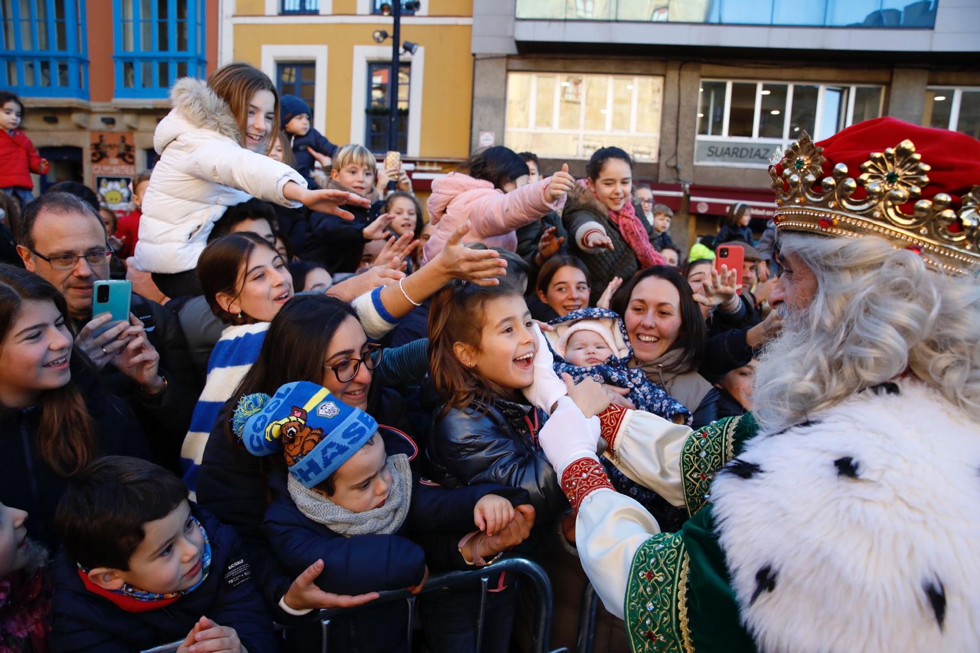 Así ha sido la llegada de los Reyes Magos a Gijón