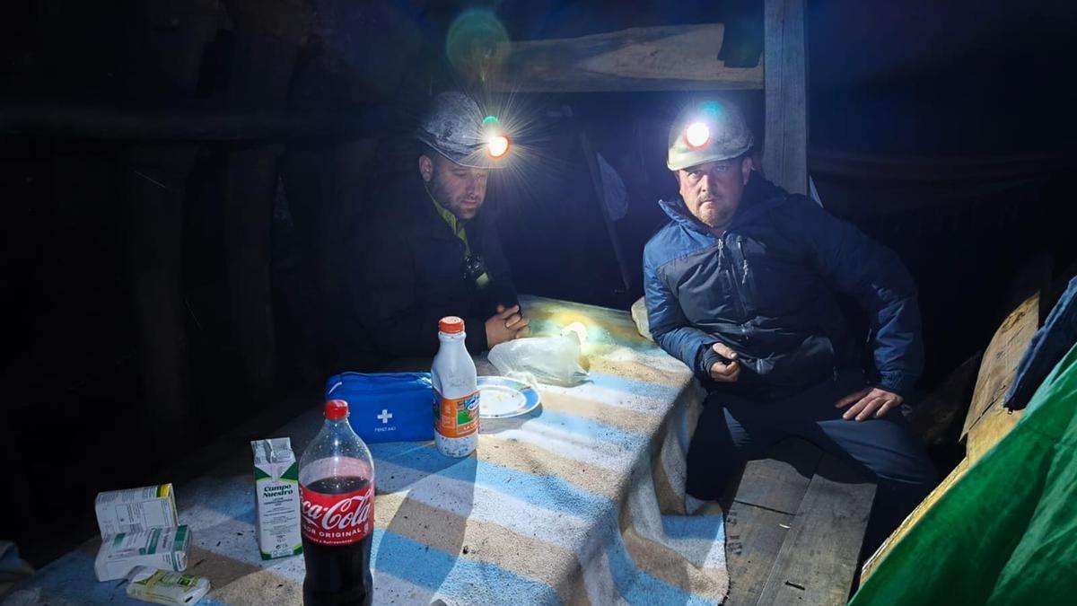 Así viven los cuatro mineros encerrados en la mina Miura