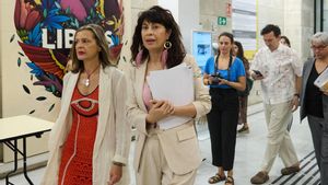 La ministra de Igualdad, Ana Redondo (d), preside el Comité de Crisis del Ministerio de Igualdad, junto a la delegada del Gobierno contra la Violencia de Género, Carmen Martínez Perza (i), en el Ministerio de Igualdad, a 10 de julio de 2025, en Madrid (España). El Ministerio de Igualdad ha reunido a las Comunidades Autónomas, junto con el Ministerio del Interior y la Federación Española de Municipios y Provincias (FEMP), en un Comité de Crisis para evaluar los nueve asesinatos machistas registrados en junio en España. En lo que va de año 2025, el número de mujeres asesinadas por violencia machista ha ascendido a 22, siendo el último caso confirmado el de una mujer de 86 años asesinada presuntamente por su pareja de 90 años, el pasado 2 de julio, en la provincia de Asturias. Asimismo, 3 niños han sido asesinados como consecuencia de la violencia machista en lo que va de año. 10 JULIO 2025 Jesús Hellín / Europa Press 10/07/2025. ANA REDONDO;CARMEN MARTÍNEZ PERZA;Jesús Hellín