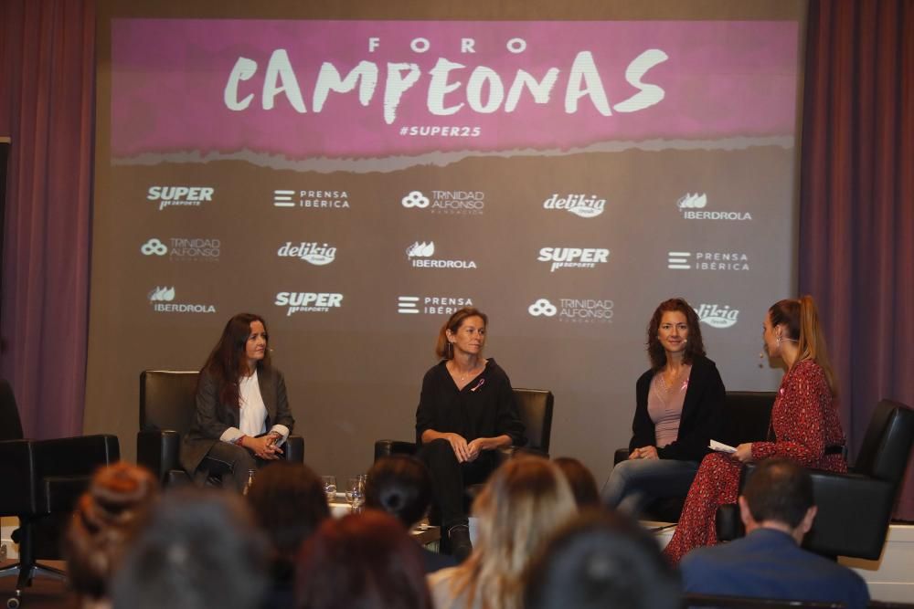 Debate entre Campeonas en el tercer Foro 25 años de SUPER, en imágenes