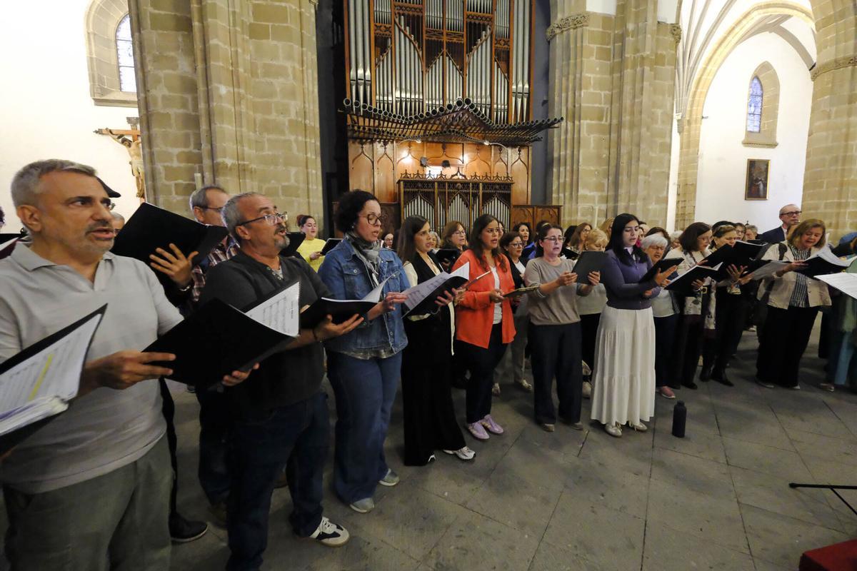 Ensayo del Coro que cantará a León XIV en la Catedral de Santa Ana Ensayo del Coro que cantará a León XIV en la Catedral de Santa Ana
