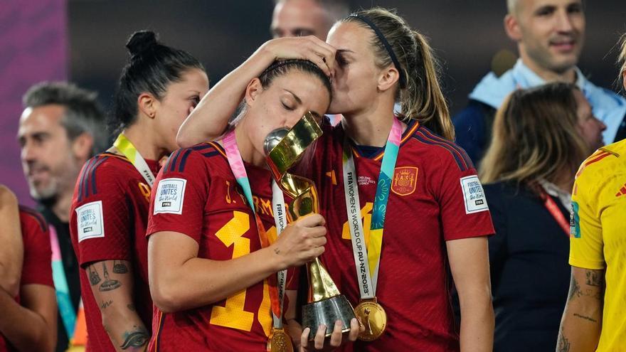 Alexia i Paredes: &quot;No hem pogut ser només futbolistes&quot;