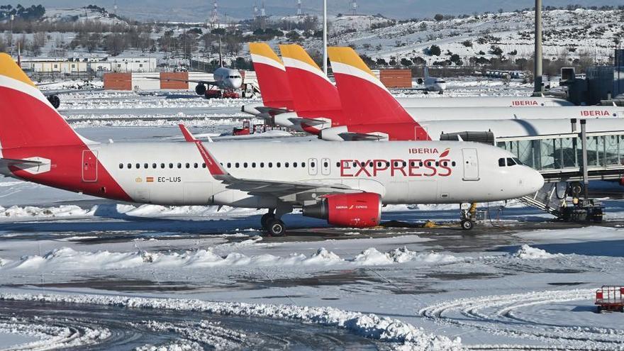 Aviones de Iberia aparcados en el Aeropuerto de Barajas